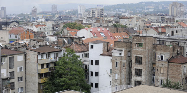 НЕПРИЈАТНИ МИРИСИ СЕ ШИРЕ ПРЕСТОНИЦОМ: Дању пржи, ноћу гуши